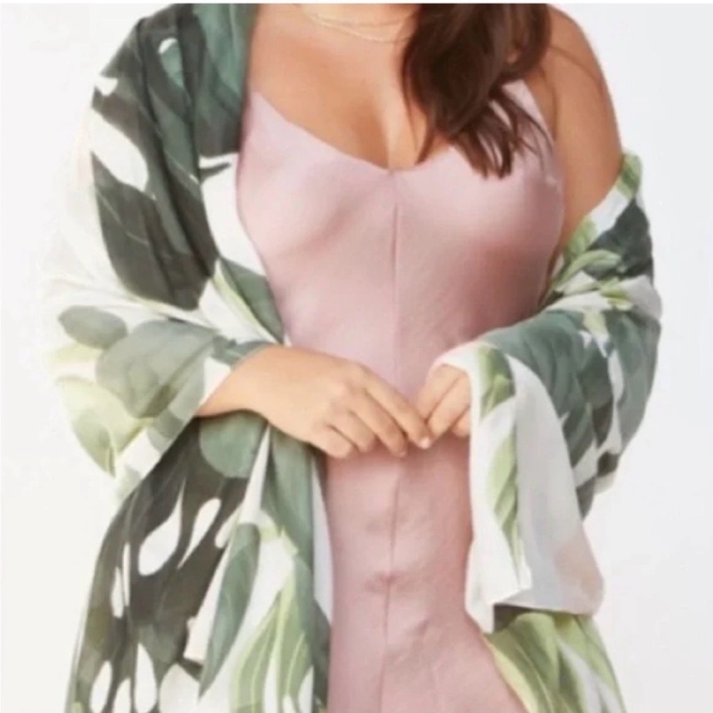 Virginia Wolf Floral Print Wrap/Scarf - Picture 10 of 13